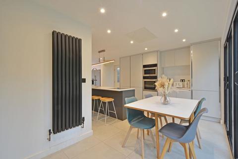 1 Bay View Road, Duporth, St Austell, PL26 6BN