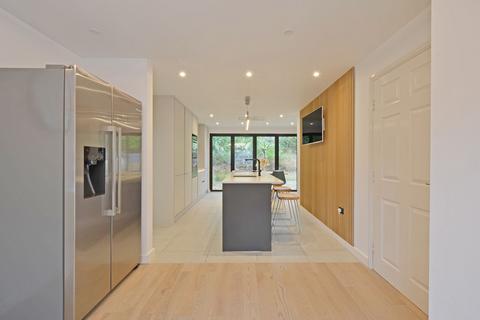 1 Bay View Road, Duporth, St Austell, PL26 6BN