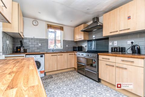 4 bedroom terraced house to rent, Coopersale Road, Homerton, Hackney, E9