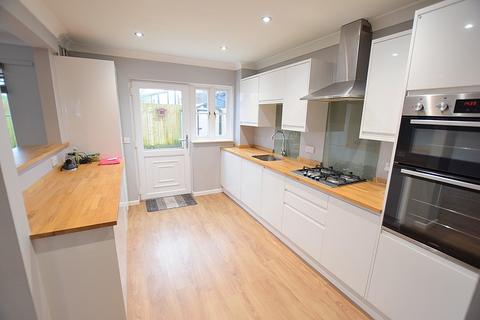 4 bedroom semi-detached house for sale, Churchill Court, New Milton, Hampshire. BH25 6EL