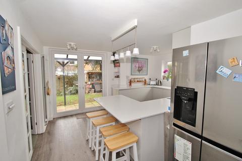 3 Elm Close, Witney, OX28 5BT