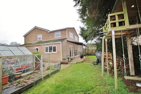 3 Elm Close, Witney, OX28 5BT