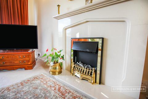 3 bedroom end of terrace house for sale, Buckingham Gardens, West Molesey KT8