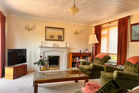 3 bedroom end of terrace house for sale, Buckingham Gardens, West Molesey KT8