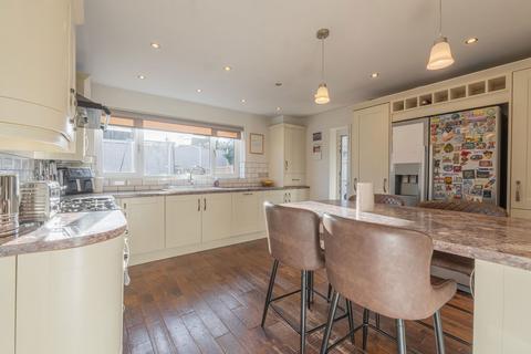 25 Dunchurch Crescent, Sutton Coldfield, B73 6QW
