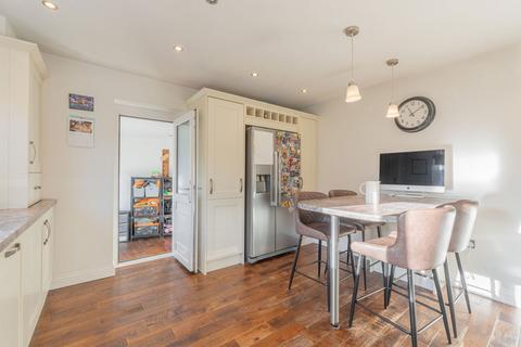 25 Dunchurch Crescent, Sutton Coldfield, B73 6QW