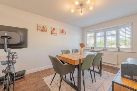 25 Dunchurch Crescent, Sutton Coldfield, B73 6QW