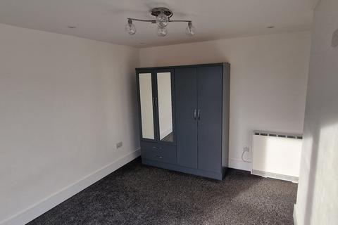 2 bedroom flat to rent, Lynn Road, Ilford IG2