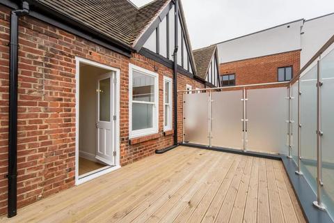 3 bedroom apartment to rent, 63 New Wanstead, London E11