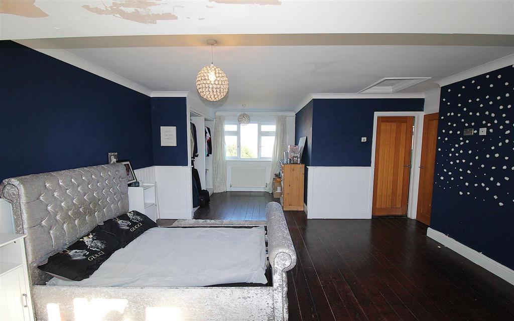 Masterbedroom3.JPG