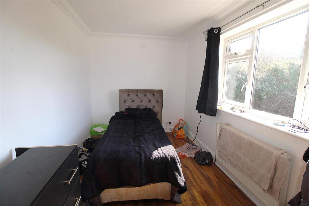 Bedroom 4(1).JPG