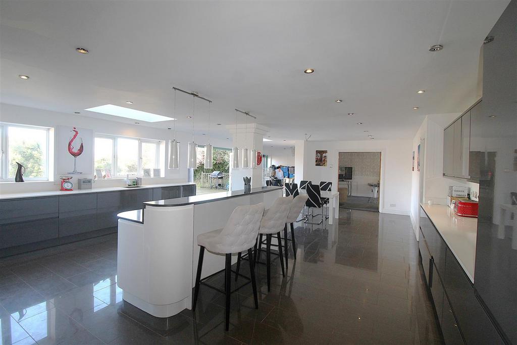 Kitchen 2.JPG