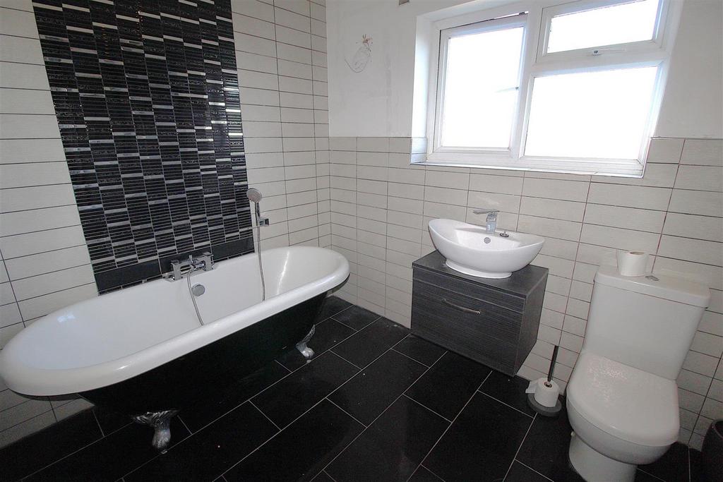 Ensuite.JPG