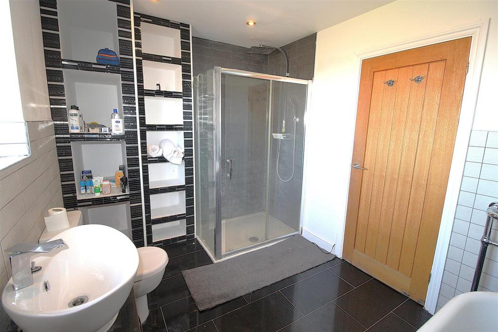 Ensuite (2).JPG