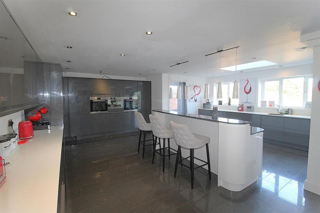 Kitchen 1.JPG