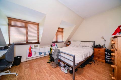 3 bedroom terraced house to rent, Thorparch Road, Nine Elms, London