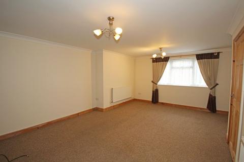 3 bedroom semi-detached house to rent, North Avenue, Haverhill CB9