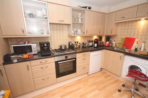 2 bedroom apartment to rent, Coxhill Way, Aylesbury HP21