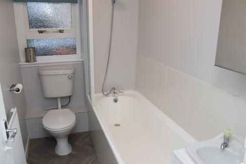 2 bedroom flat to rent, Glebe Road, Bathgate EH47