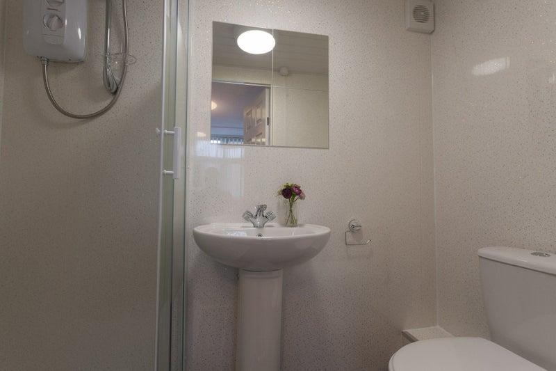 En suite bathroom.jpg