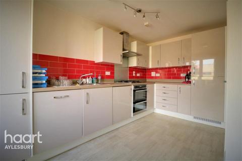 3 bedroom semi-detached house to rent, President Road, Aylesbury