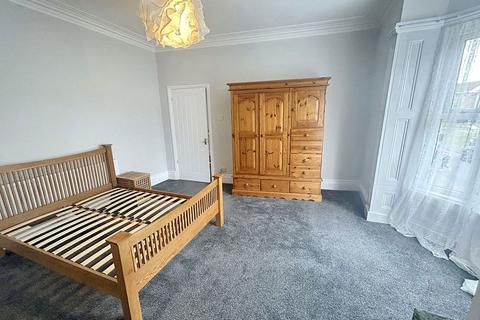 3 bedroom flat for sale, Dean Road, South Shields, Tyne and Wear, NE33 5LN