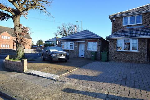 3 bedroom detached bungalow to rent, Irons Way, Romford, RM5