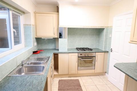 3 bedroom semi-detached house to rent, Deeds Grove, High Wycombe HP12