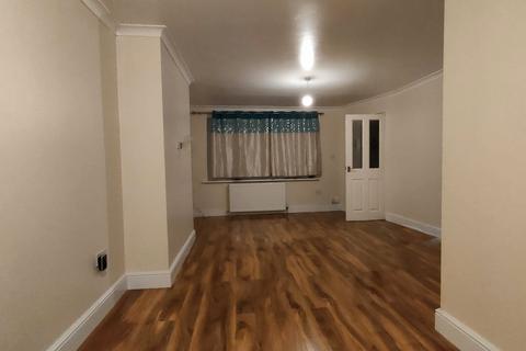 3 bedroom end of terrace house to rent, Guild Road, Erith DA8