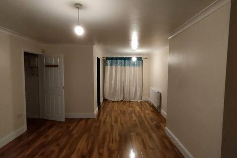 3 bedroom end of terrace house to rent, Guild Road, Erith DA8