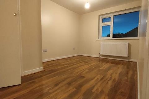 3 bedroom end of terrace house to rent, Guild Road, Erith DA8