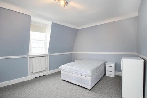 Studio to rent, Kingsmead Terrace