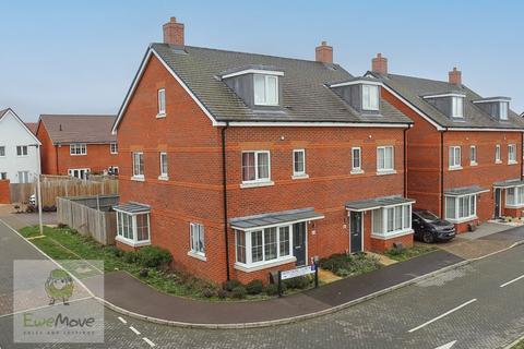 4 bedroom semi-detached house for sale, Armstrong Close, Hoo St. Werburgh, Rochester ME3 9TZ