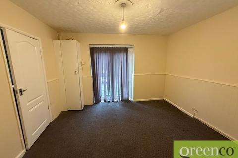 4 bedroom semi-detached house to rent, Parkway, Salford M38