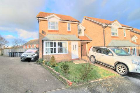 3 bedroom terraced house to rent, Glessing Road, Pevensey BN24