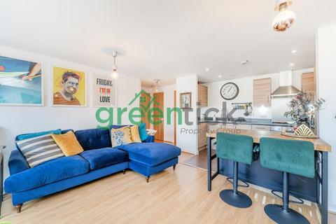 2 bedroom flat to rent, Shacklewell Lane, London