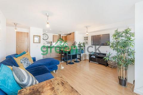 2 bedroom flat to rent, Shacklewell Lane, London