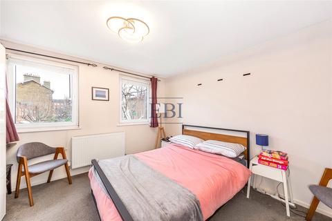 2 bedroom end of terrace house for sale, Saltwell Street, London, E14