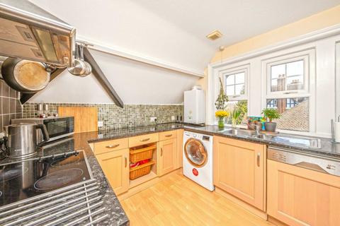 2 bedroom flat to rent, Lovelace Road, Surbiton KT6