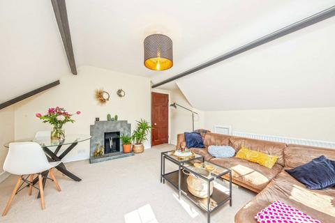 2 bedroom flat to rent, Lovelace Road, Surbiton KT6