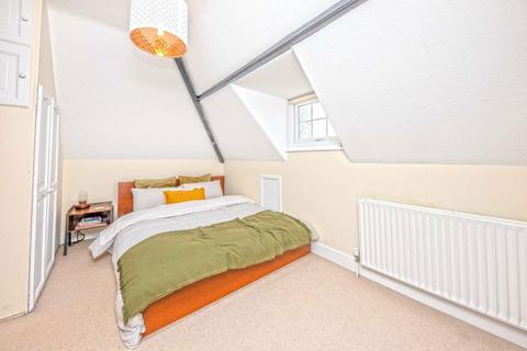 2 bedroom flat to rent, Lovelace Road, Surbiton KT6