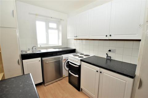 3 bedroom flat to rent, How Wood, Park Street