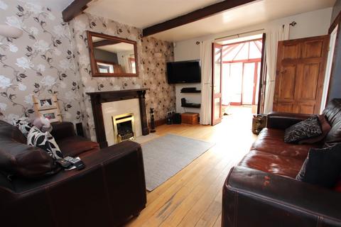 2 bedroom cottage to rent, Moorside Road, Eccleshill