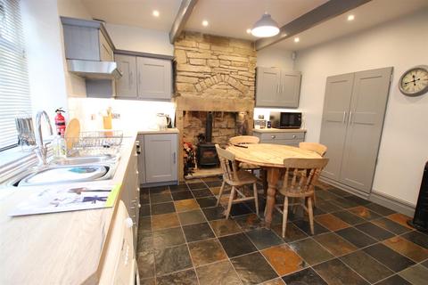 2 bedroom cottage to rent, Moorside Road, Eccleshill