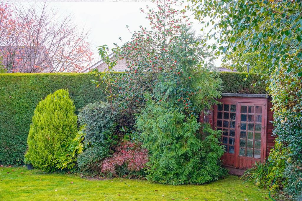 11 Exterior garden     8 Harptee Close 2.jpg