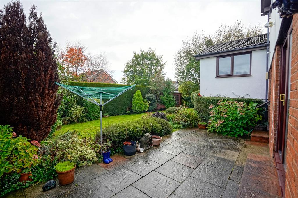 11 Exterior garden     8 Harptee Close 7.jpg