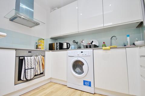 1 bedroom flat to rent, Skyline Plaza Building, 80 Commercial Road, London, E1