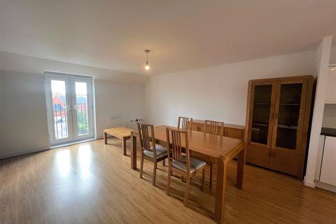 2 bedroom flat to rent, Dodd Road, Watford WD24