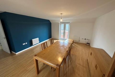 2 bedroom flat to rent, Dodd Road, Watford WD24