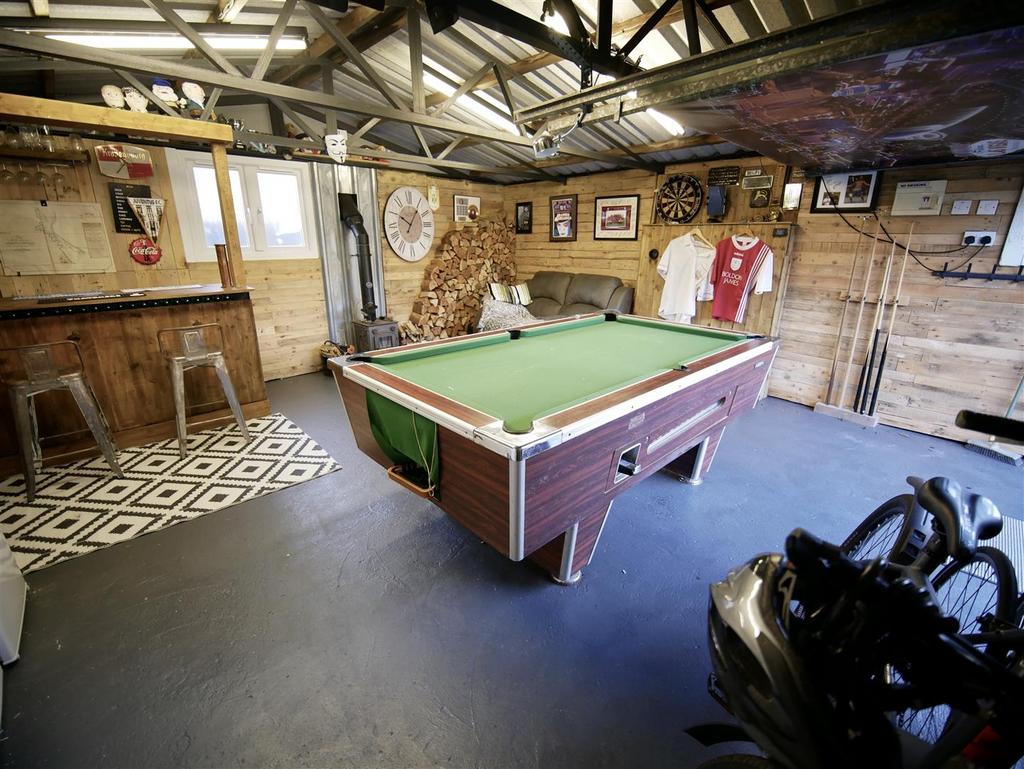 Garage/Games Room